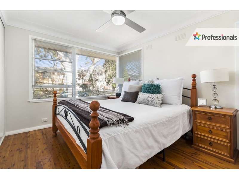 5 Samoa Avenue, Picnic Point NSW 2213