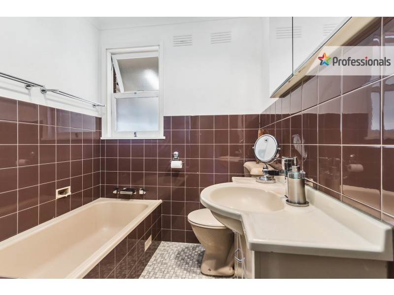 5 Samoa Avenue, Picnic Point NSW 2213