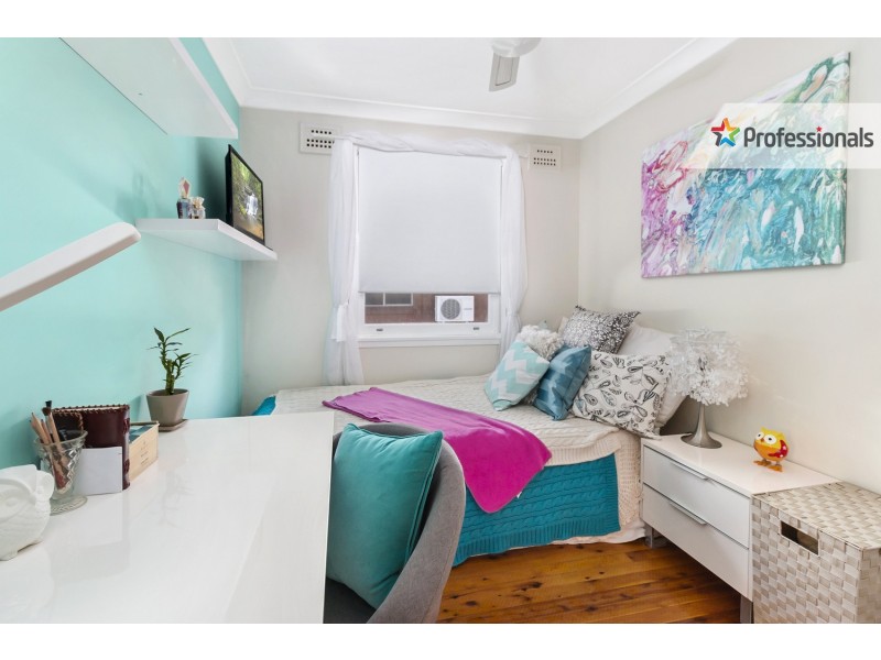 5 Samoa Avenue, Picnic Point NSW 2213