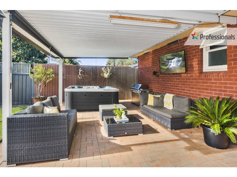 5 Samoa Avenue, Picnic Point NSW 2213