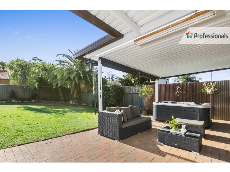 5 Samoa Avenue, Picnic Point NSW 2213