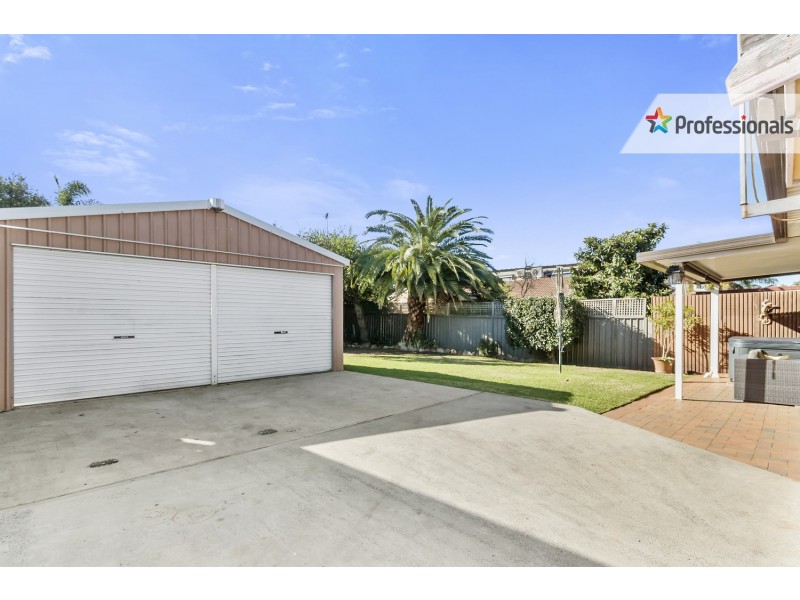 5 Samoa Avenue, Picnic Point NSW 2213
