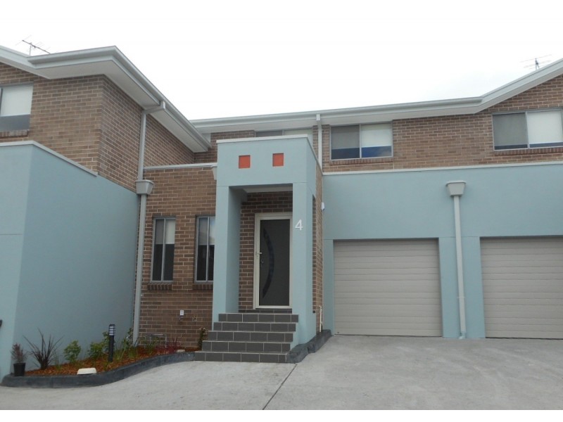 4/32 Northampton Road, Glenfield NSW 2167