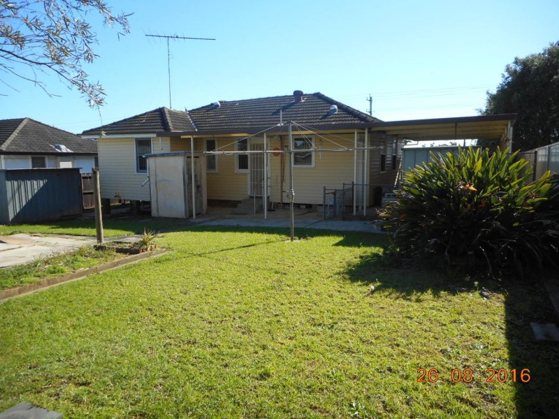 12 Fitzpatrick Crescent, Casula NSW 2170