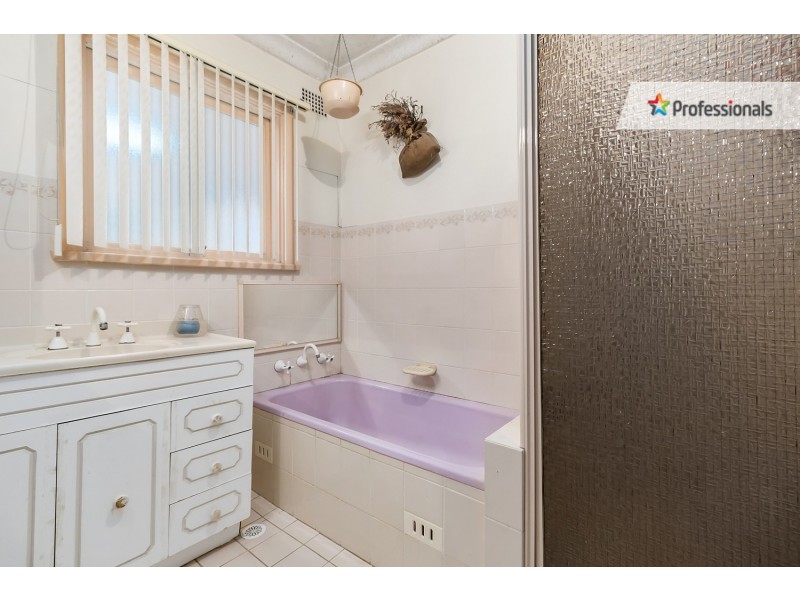 21 Waratah Avenue, Casula NSW 2170