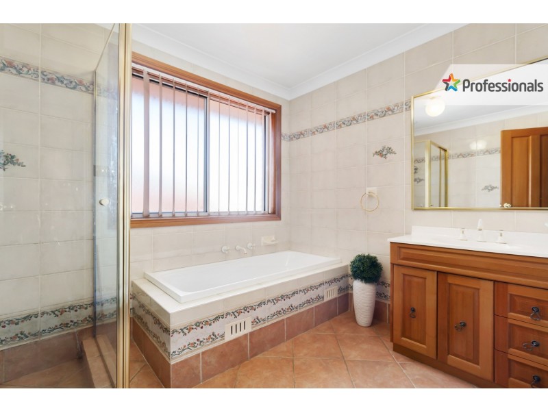 32 Kitson Way, Casula NSW 2170