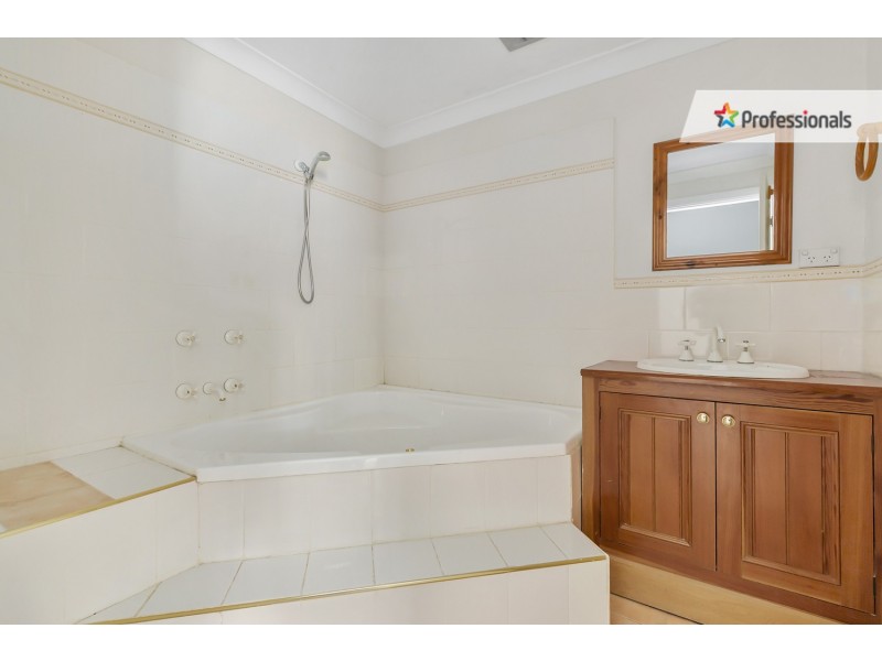 42 Grevillea Crescent, Prestons NSW 2170