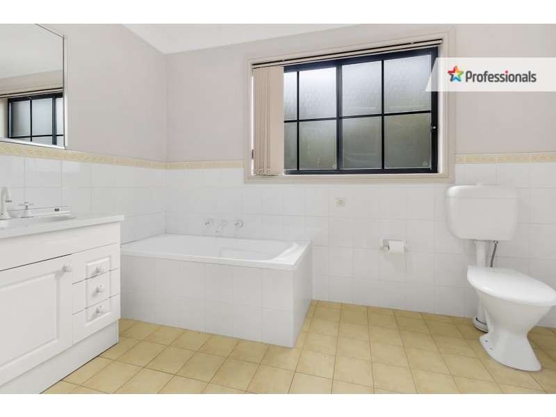 17 Kitson Way, Casula NSW 2170