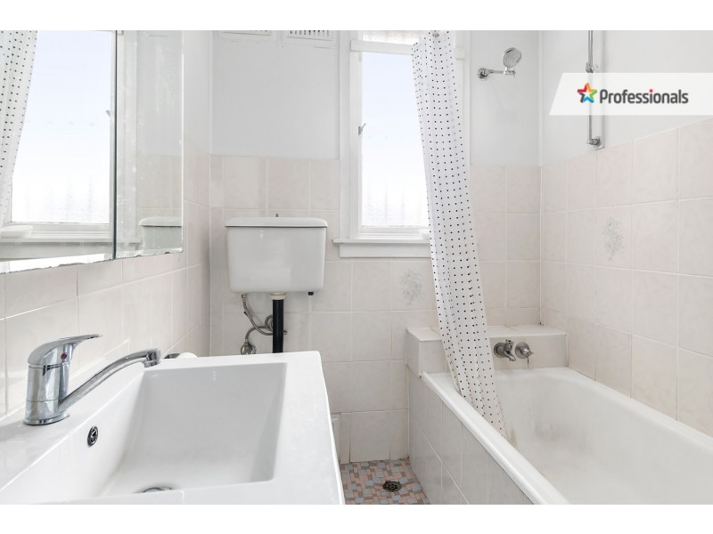 9 Gibson Avenue, Casula NSW 2170