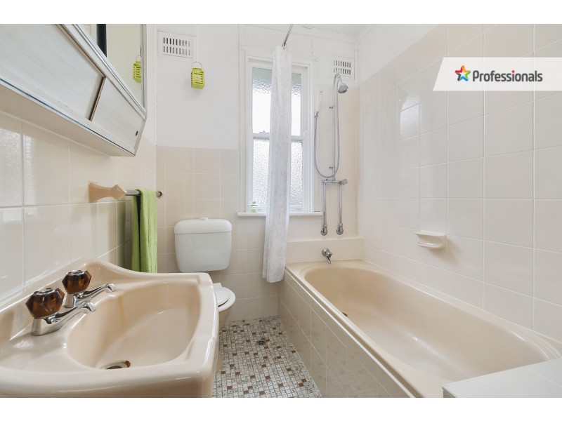 1 Kathleen Avenue, Lurnea NSW 2170