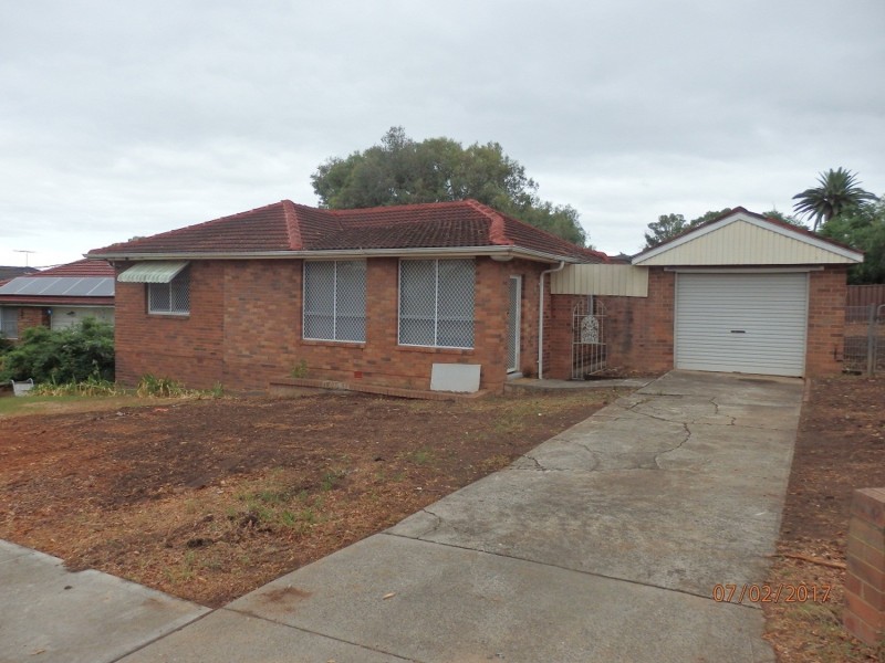 8 Kathleen Avenue, Lurnea NSW 2170