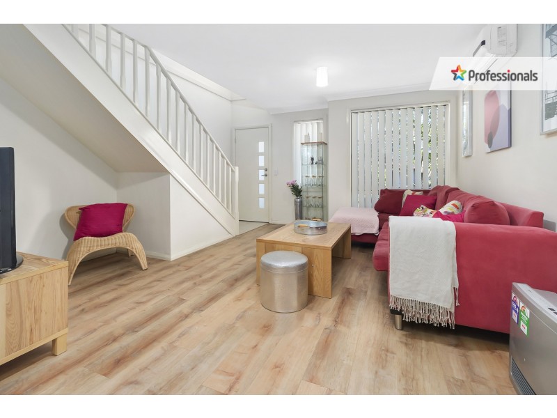 4 Northampton Drive, Glenfield NSW 2167