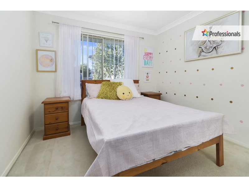 4 Northampton Drive, Glenfield NSW 2167