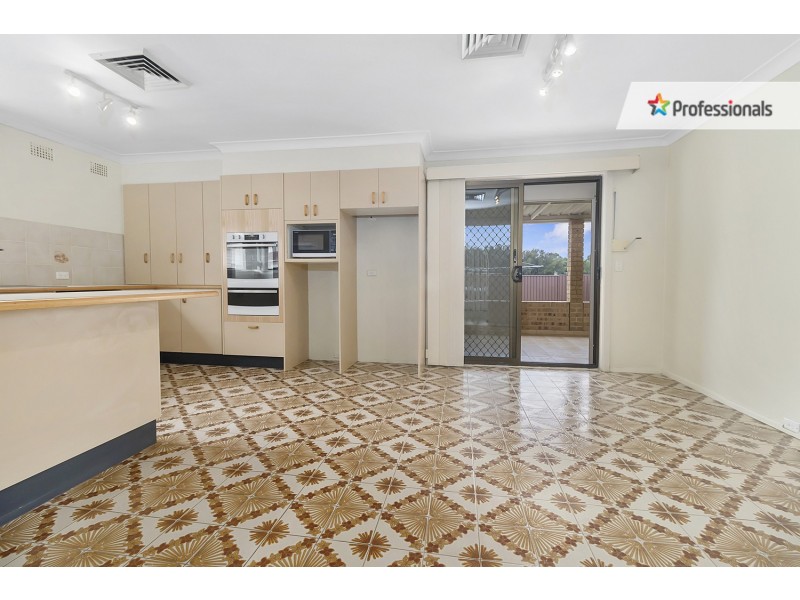 27 Weir Crescent, Lurnea NSW 2170