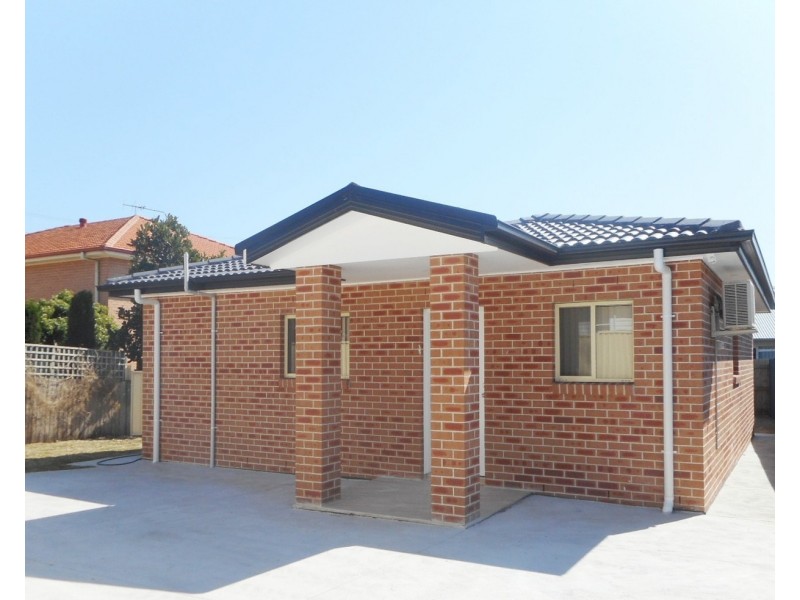 Granny Flat/131 Wonga Road, Lurnea NSW 2170
