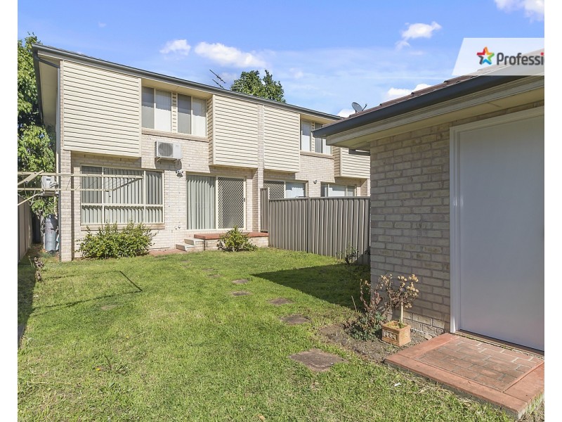 7/12 Pine Road, Casula NSW 2170