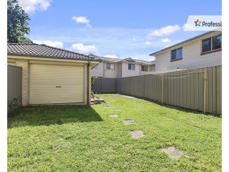 7/12 Pine Road, Casula NSW 2170