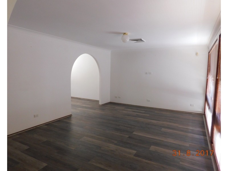 8 Foveaux Avenue, Lurnea NSW 2170