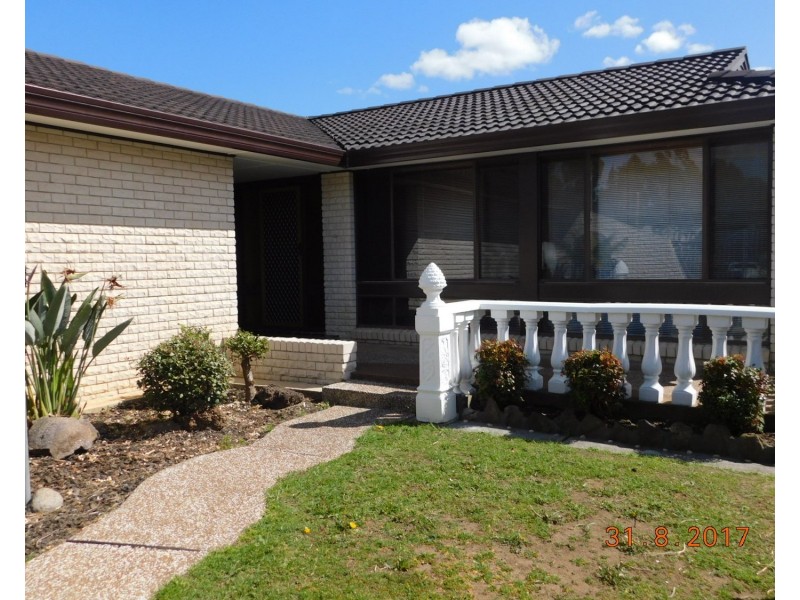 8 Foveaux Avenue, Lurnea NSW 2170