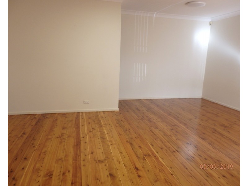 8 Simone Crescent, Casula NSW 2170