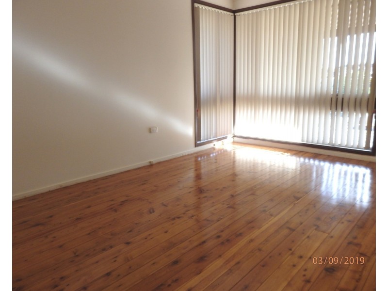 8 Simone Crescent, Casula NSW 2170