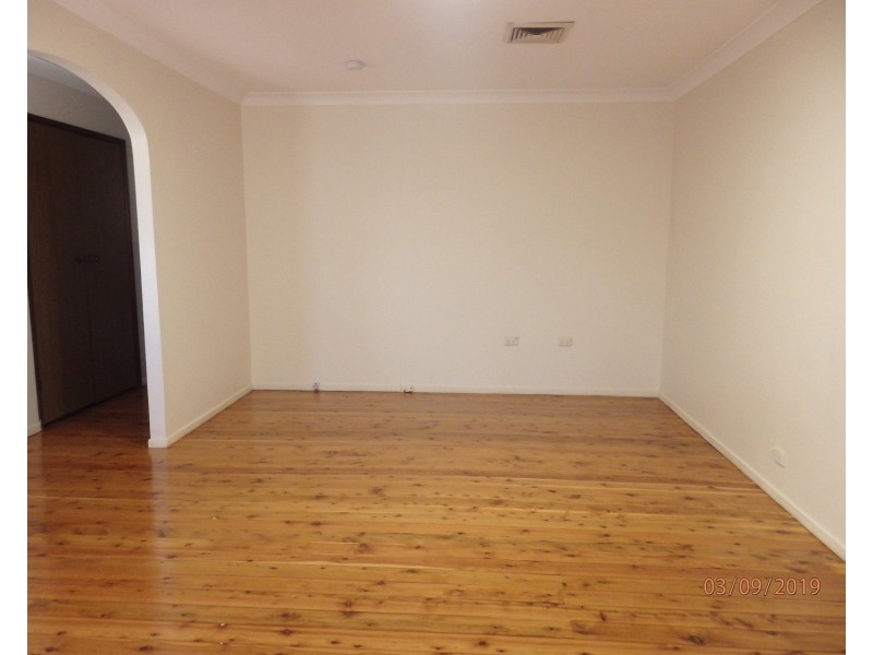 8 Simone Crescent, Casula NSW 2170