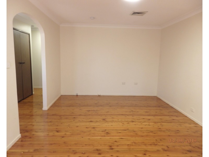 8 Simone Crescent, Casula NSW 2170