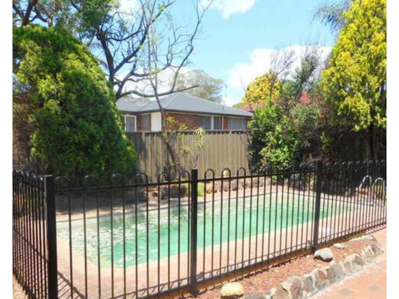 8 Simone Crescent, Casula NSW 2170