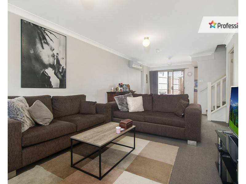 2/14 Pine Road, Casula NSW 2170