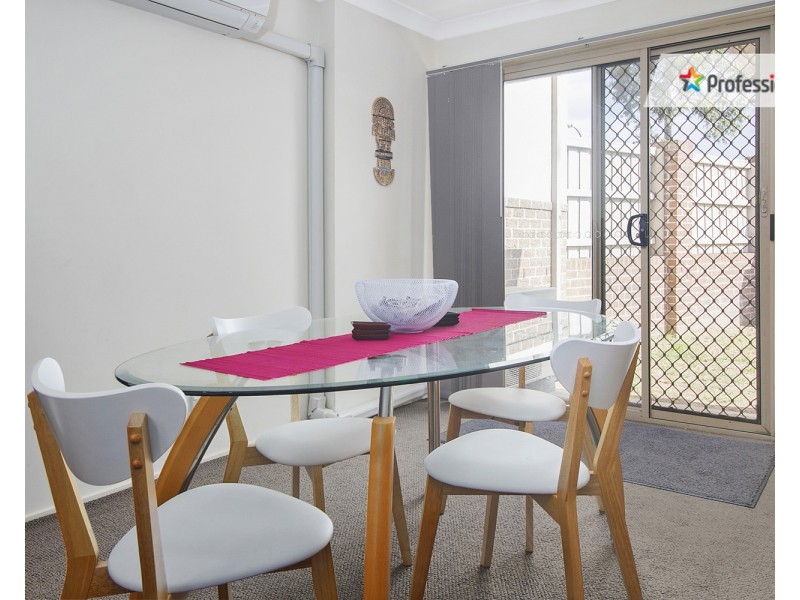 2/14 Pine Road, Casula NSW 2170