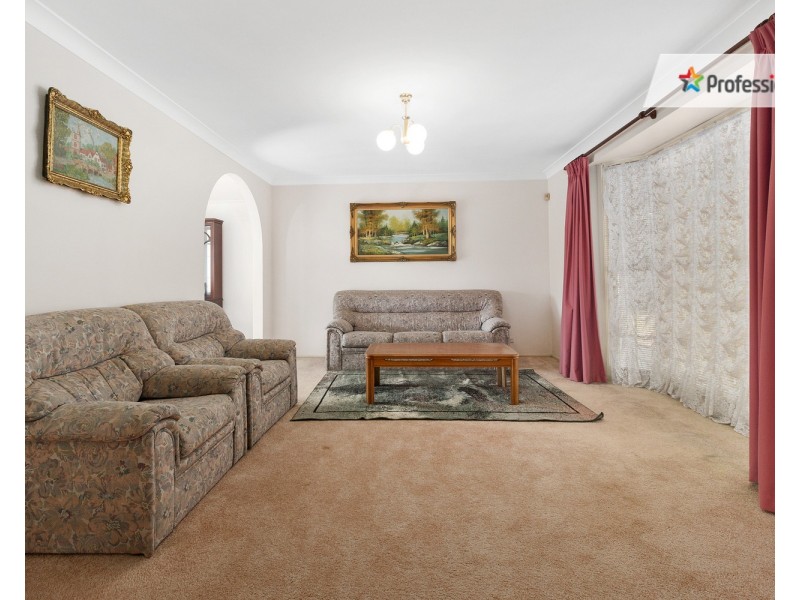 10 Aintree Close, Casula NSW 2170
