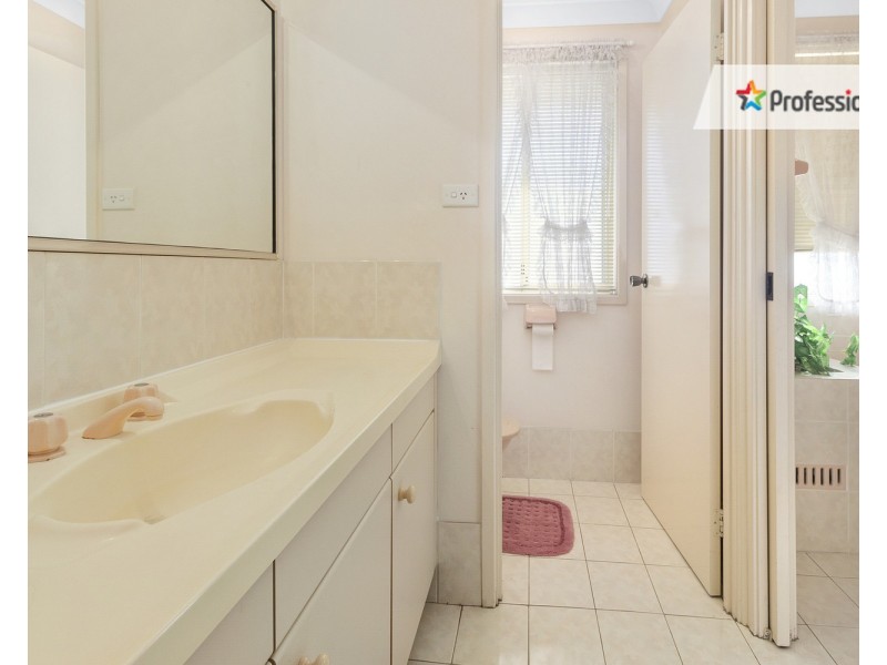 10 Aintree Close, Casula NSW 2170