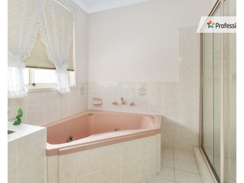 10 Aintree Close, Casula NSW 2170