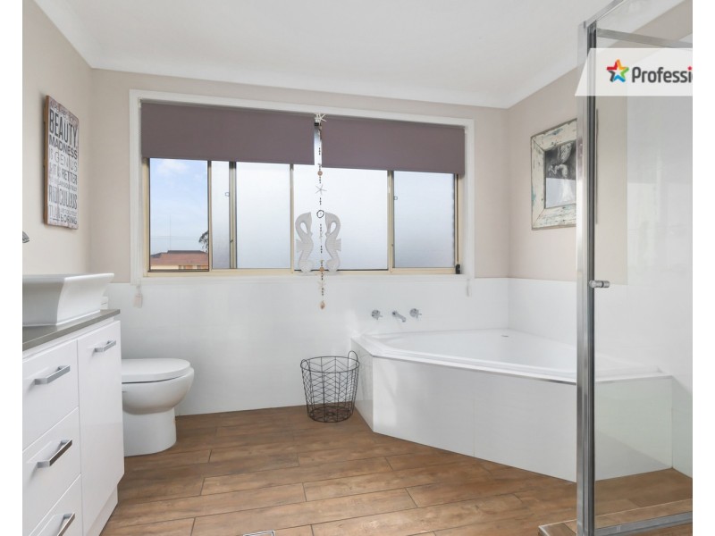 4 Thirroul Circuit, Prestons NSW 2170