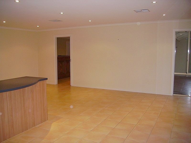 3 Churston Place, Moana SA 5169