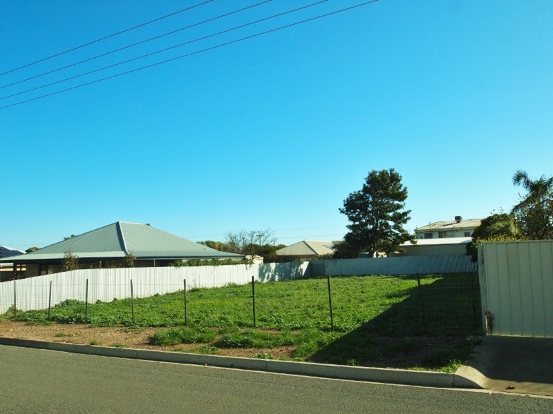 2 Illman Crescent, Aldinga Beach SA 5173