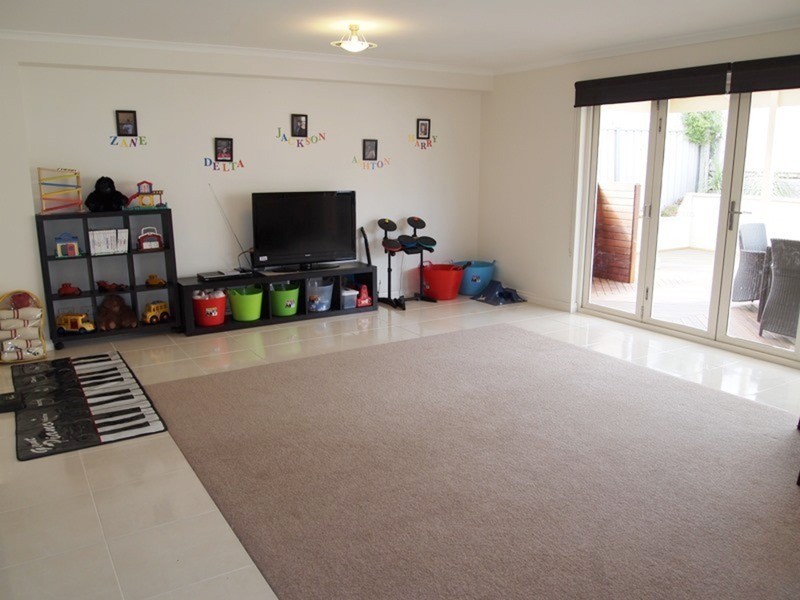 32a Lennard Drive, Moana SA 5169