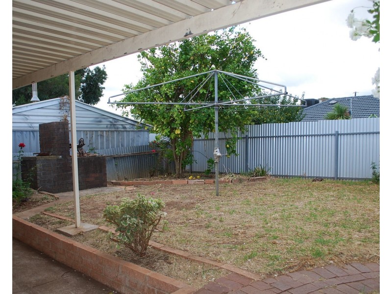 16 Carbenet Drive, Hackham SA 5163