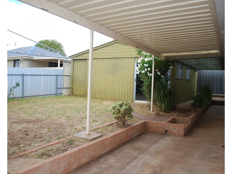 16 Carbenet Drive, Hackham SA 5163