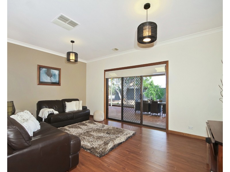 22 Elberry Close, Moana SA 5169