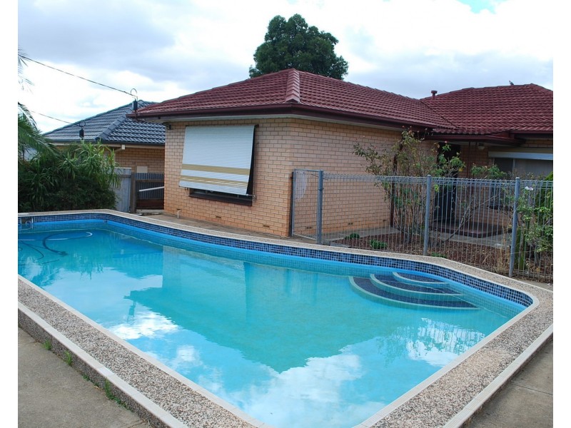 16 Carbenet Drive, Hackham SA 5163