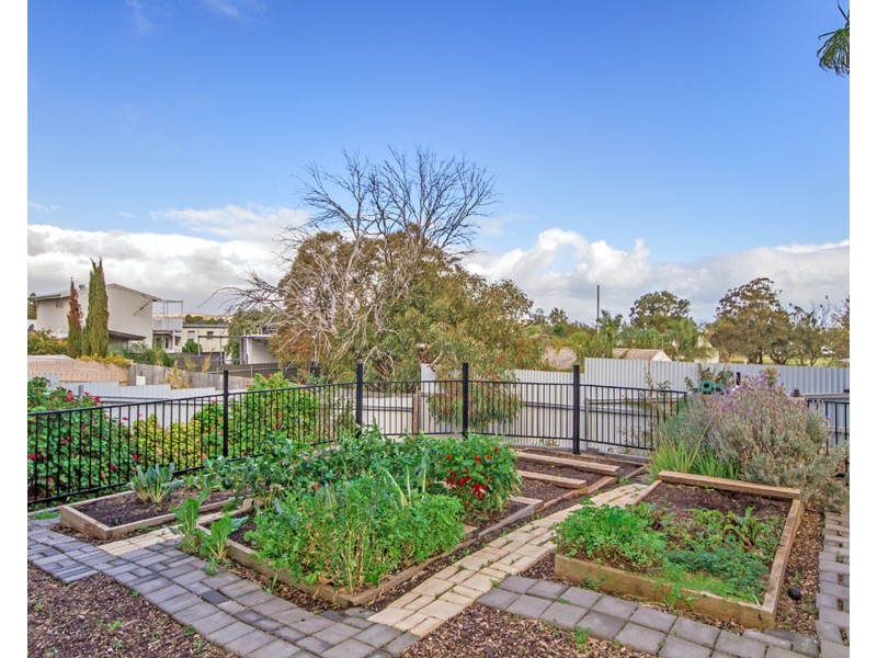6 & 6a Fourth Avenue, Moana SA 5169