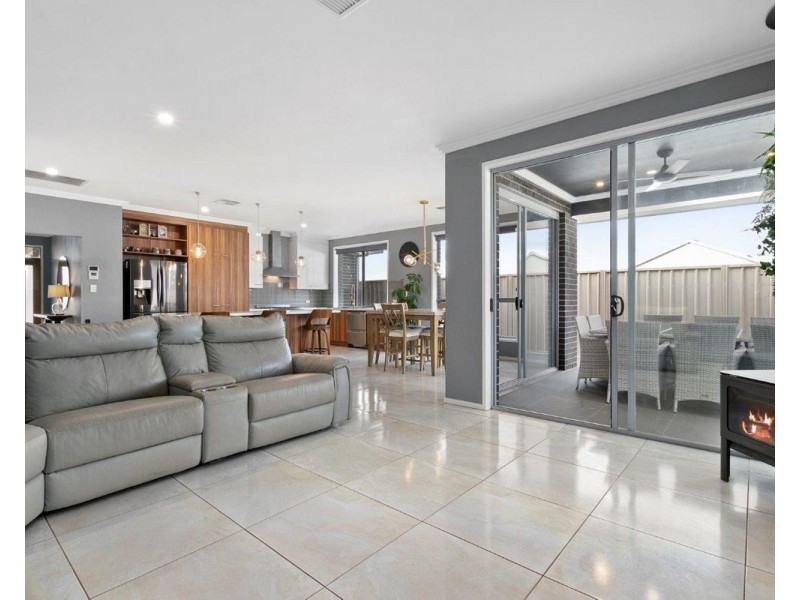 11 Bondi Drive, Seaford Rise SA 5169