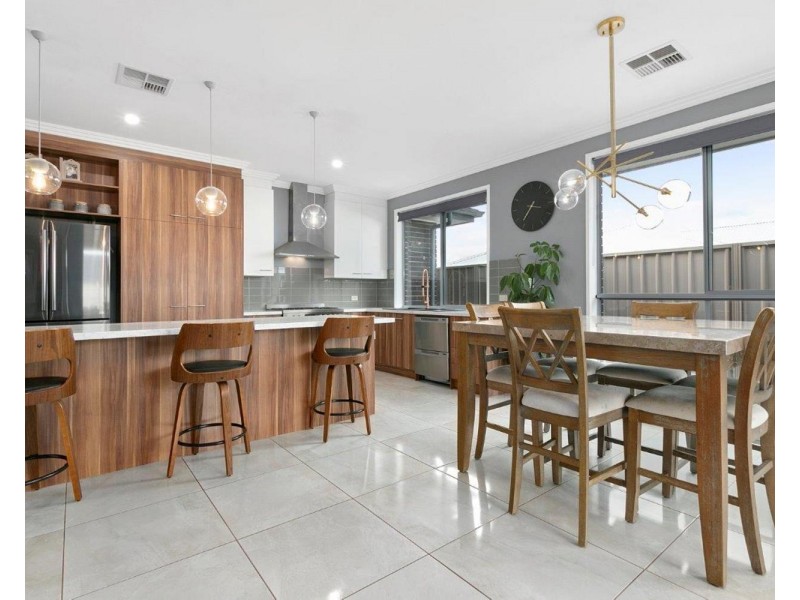 11 Bondi Drive, Seaford Rise SA 5169