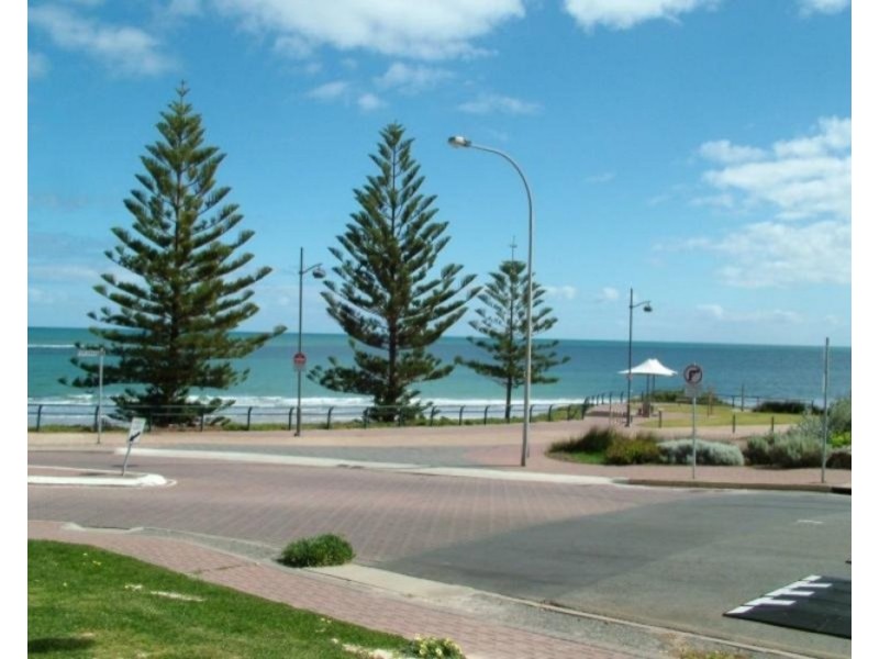2/32 Esplanade, Christies Beach SA 5165