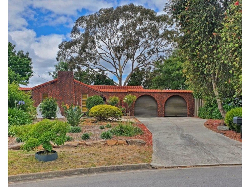 4 Iona Road, Aberfoyle Park SA 5159