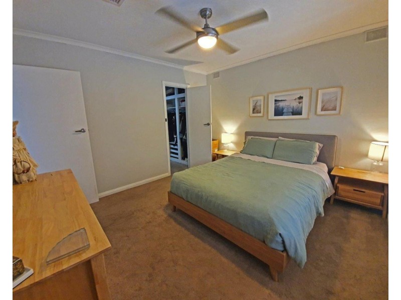 4 Iona Road, Aberfoyle Park SA 5159