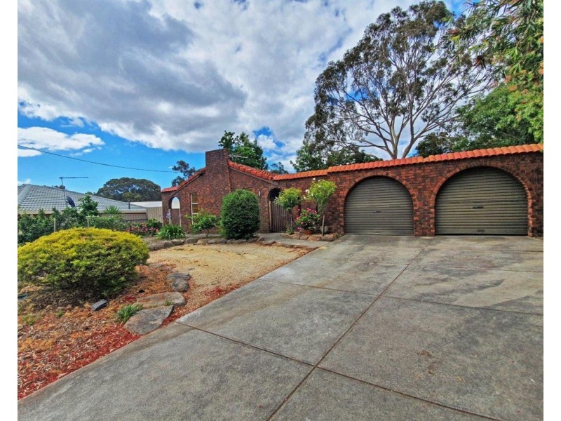 4 Iona Road, Aberfoyle Park SA 5159