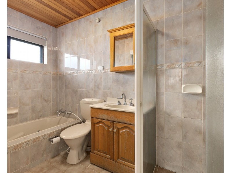 12 Candover Crescent, Huntfield Heights SA 5163