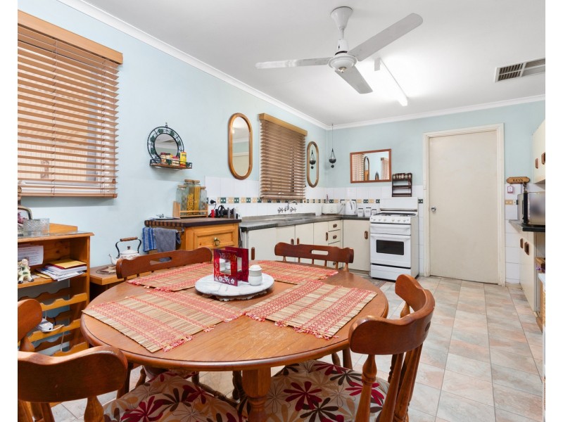 4 Finian Road, Christie Downs SA 5164